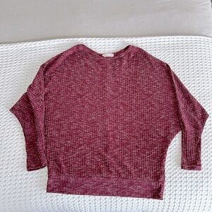 Modern Soul Women’s light knotted top, Size M, burgundy with some white flek